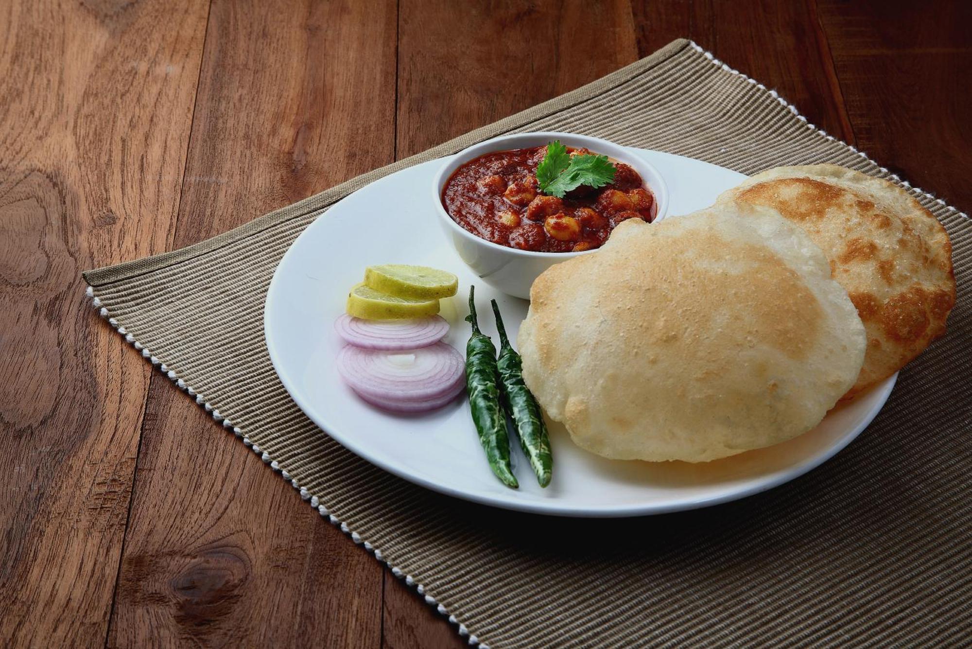 Oyo 8844 Meadows Inn Chinhat Bagian luar foto