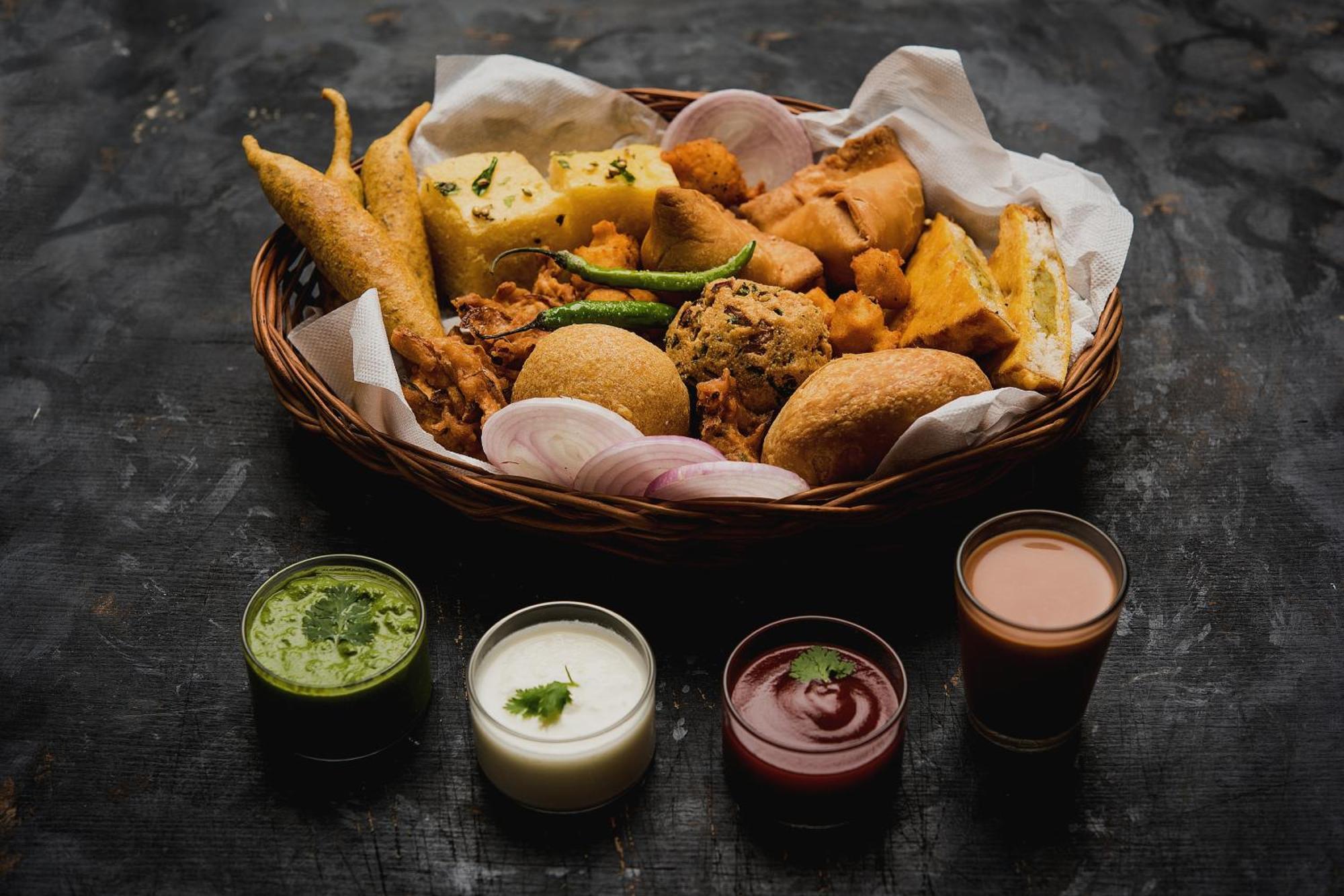Oyo 8844 Meadows Inn Chinhat Bagian luar foto