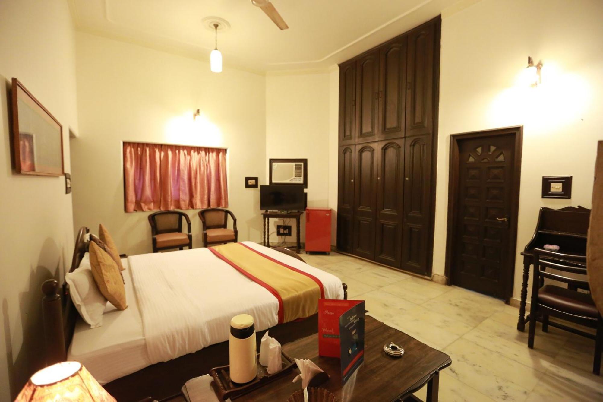 Oyo 8844 Meadows Inn Chinhat Bagian luar foto